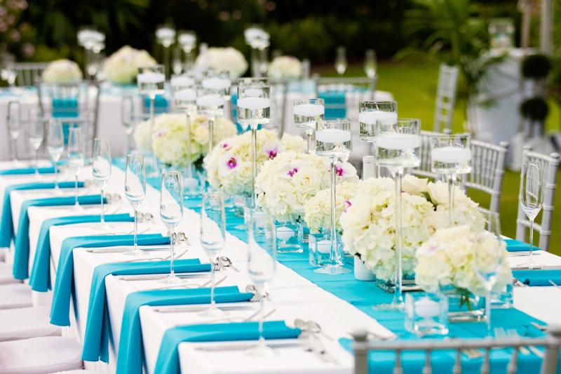 20. Elegant white and teal with touch of fuchsia